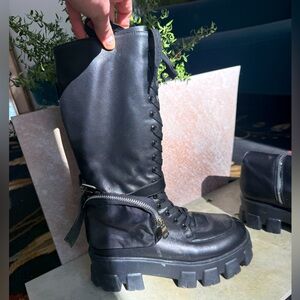 Beautiufl leather boots with pouch /bags size 40